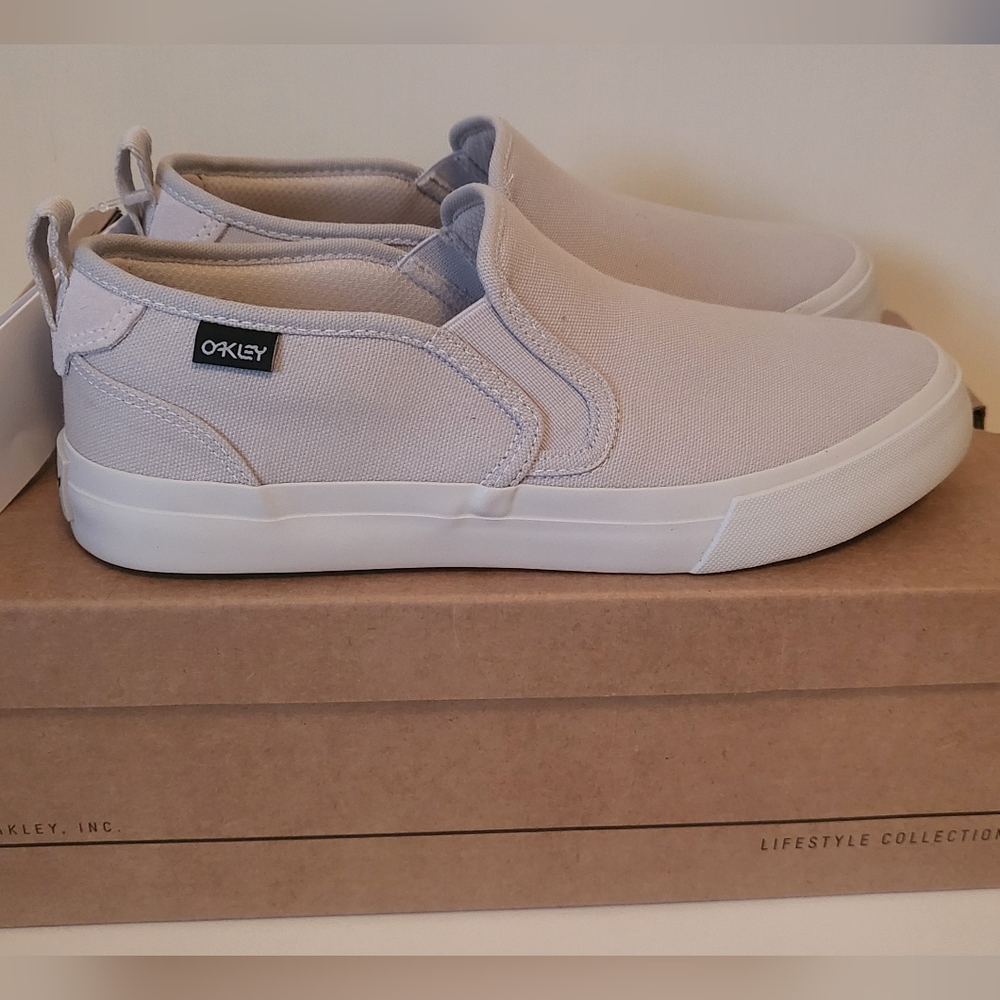 Oakley Adult Classic Slip on Slippers size 6